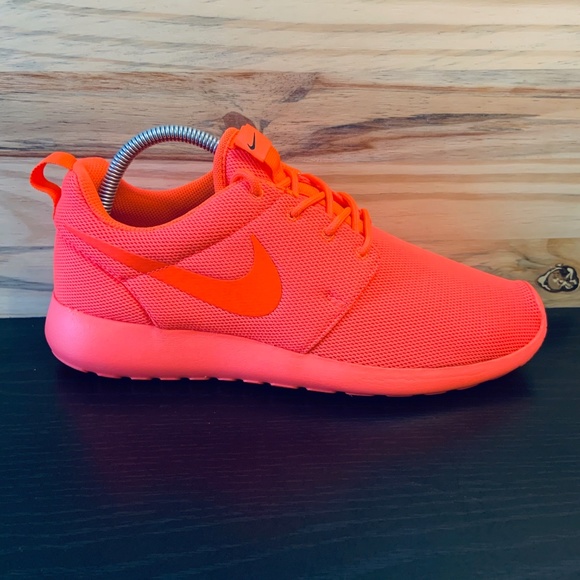 New Nike Roshe One Women's Bright Orange Coral - Picture 2 of 8